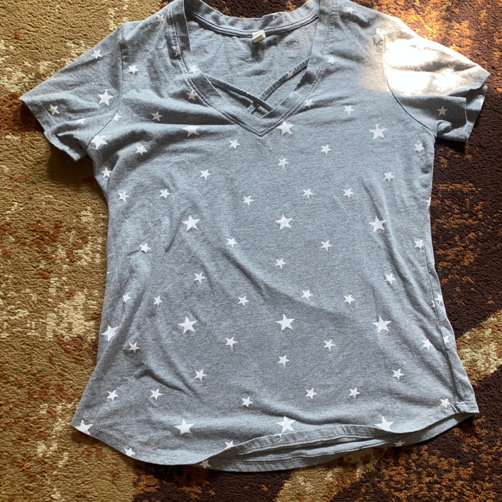 Grey v-neck shirt with stars